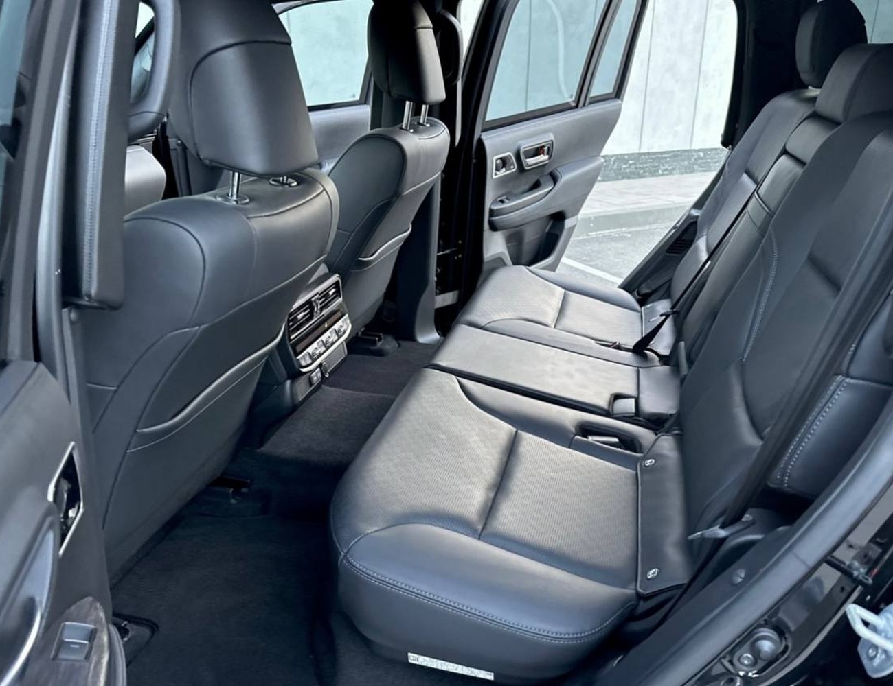Toyota Land Cruiser 300